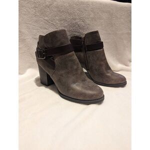 Soda block heeled booties size 8*